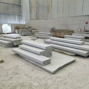 晋城 整石台阶（大面火烧+侧面自然面），出货前厂内拼装