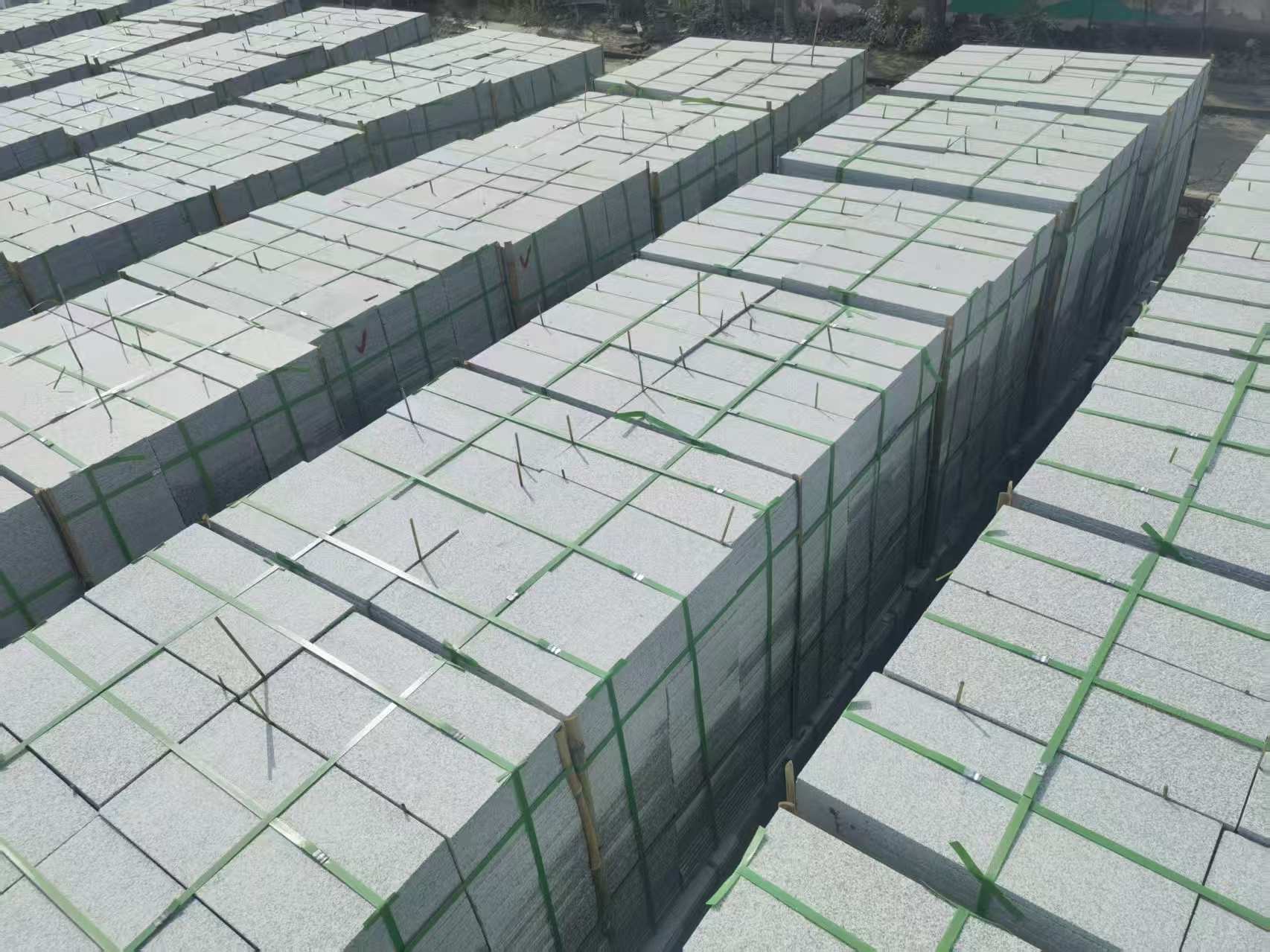 晋城 芝麻白1.8公分火烧300*600地铺，清仓大甩卖