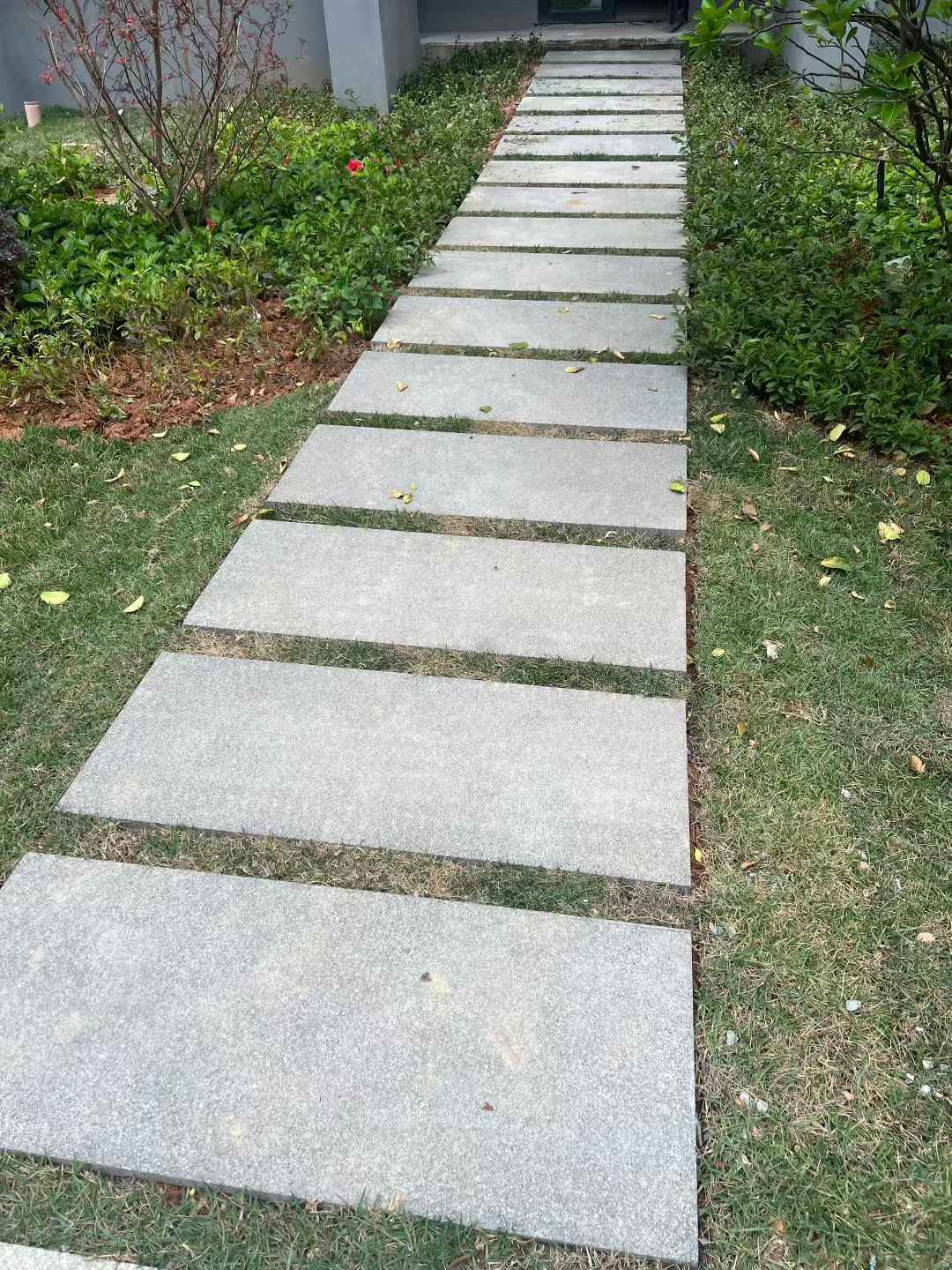 晋城 芝麻黑小区踏步、汀步石铺装效果
