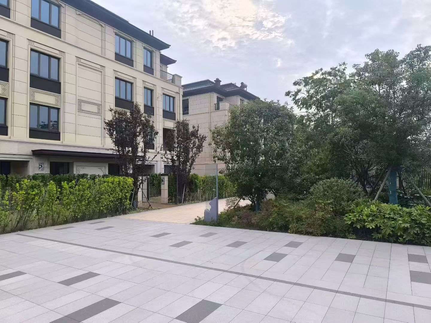 晋城 芝麻白与芝麻白搭配铺装，尺寸1200*600