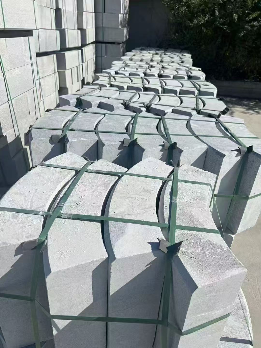 晋城 芝麻灰弧形路沿石